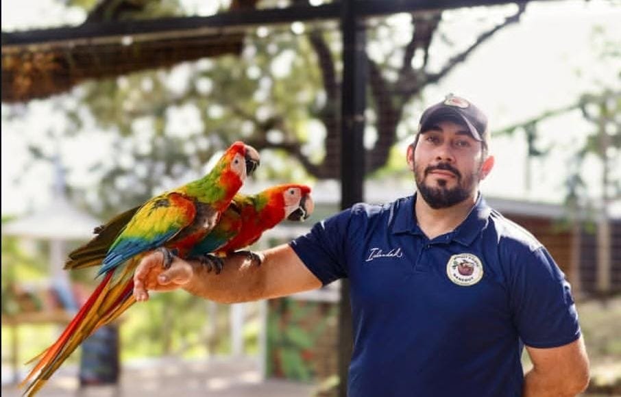 Paquete Daniel Johnson + La Hacienda del Cielo + Arch Iguana Farm 
